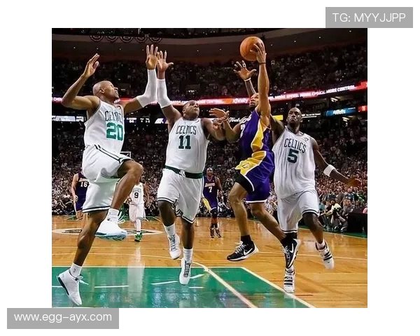 格纳布里灵动盘带引爆全场，球迷惊叹其独特突破艺术