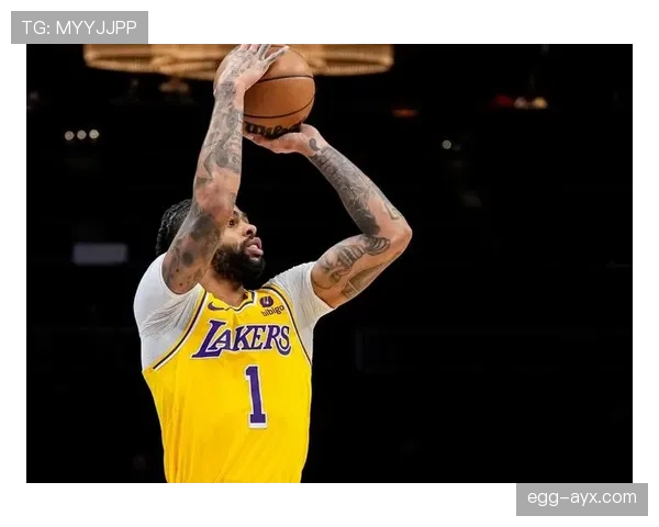 湖人拉塞尔三分神准助球队逆转取胜 湖人拉塞尔三分神准助球队逆转取胜