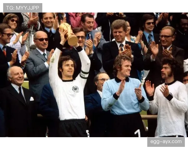 贝肯鲍尔式自由人战术再现足坛，现代战术革新引发热议