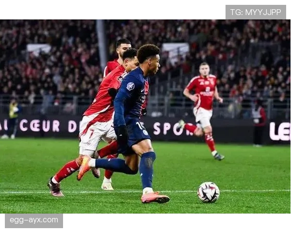 布雷斯特防线升级，球队竞争力显著提升展现卓越表现