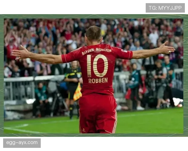 罗本与马尔蒂尼在战术驱动下翼锋角色分化趋势