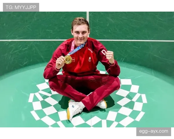 维克托·阿萨尔森随手一件外套的价，我默默给自己的钱包磕了个头